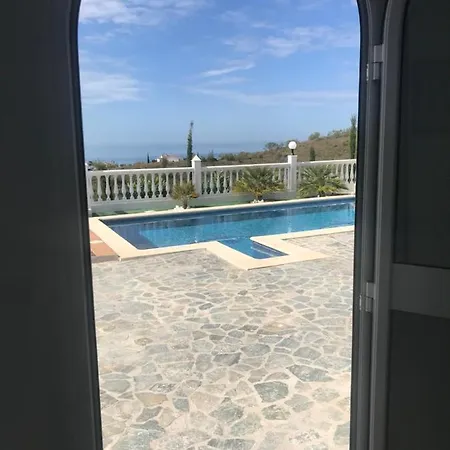 Pura Vida Andalusien Algarrobo