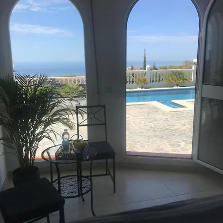 Pura Vida Andalusien Algarrobo