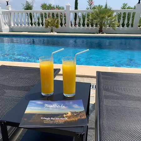 Pura Vida Andalusien Bed & Breakfast *