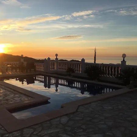 Pura Vida Andalusien Algarrobo